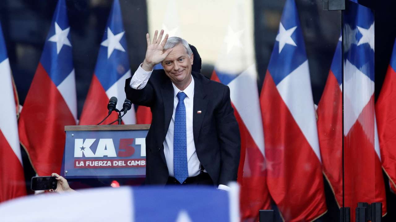 Jose Antonio Kast, presidential candidate of the far-right Republican Party, waves during his campaign rally ahead of the December 14 presidential runoff, in Temuco, Chile December 11, 2025. REUTERS/Juan Gonzalez