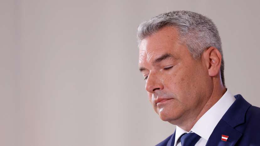 Head of Peoples Party and Chancellor Karl Nehammer addresses the media in Vienna