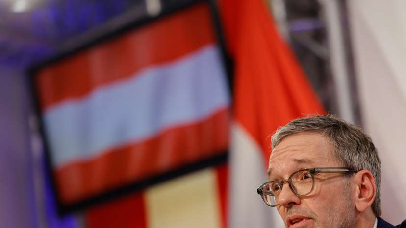 Austrian far-right leader Kickl holds press conference on coalition talks