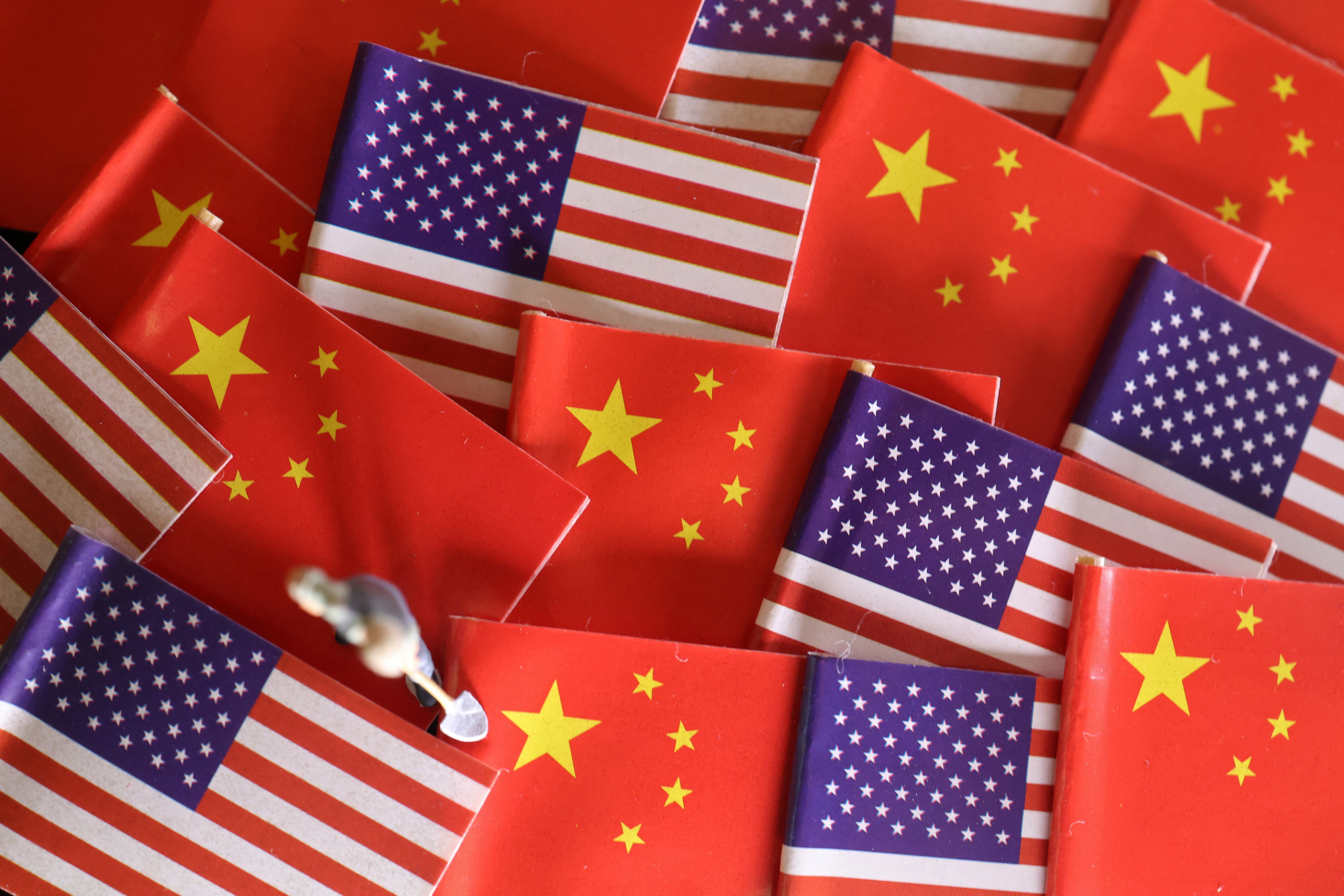 Illustration picture of U.S. and China flags