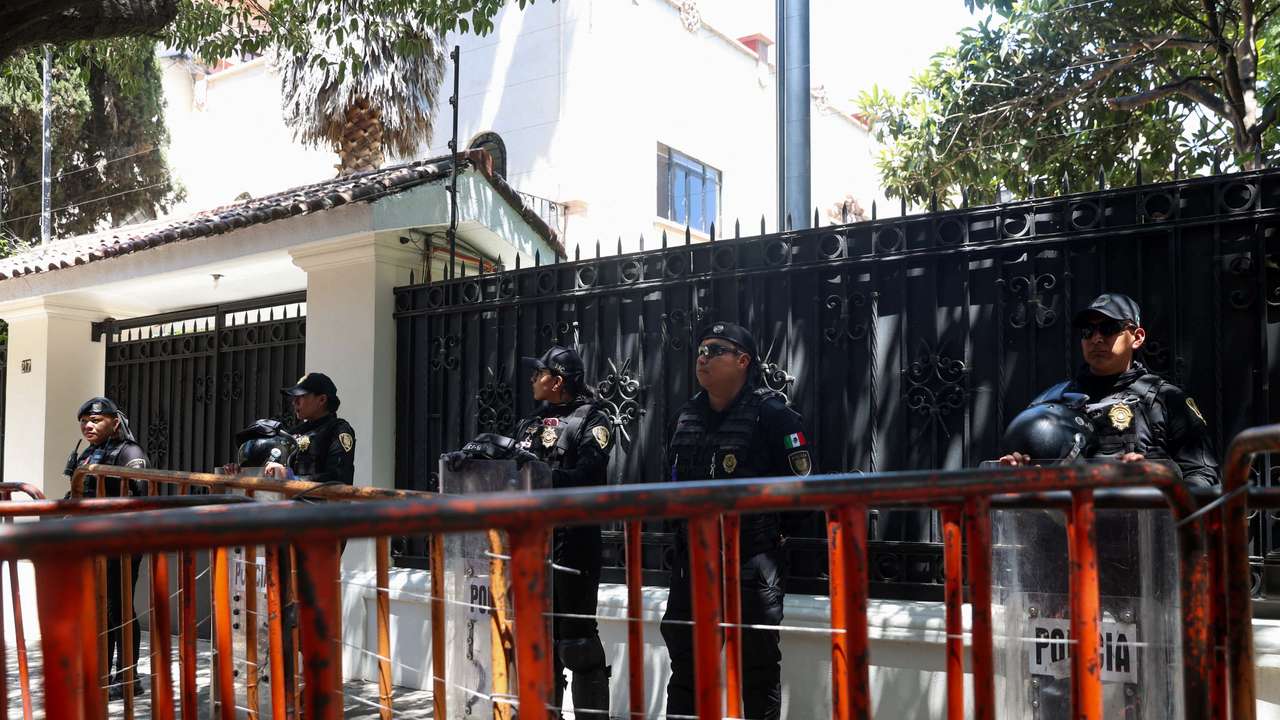 Police officer stand watch outside the Ecuadorean embassy in Mexico City after Ecuadorean authorities arrested former Vice President Jorge Glas
