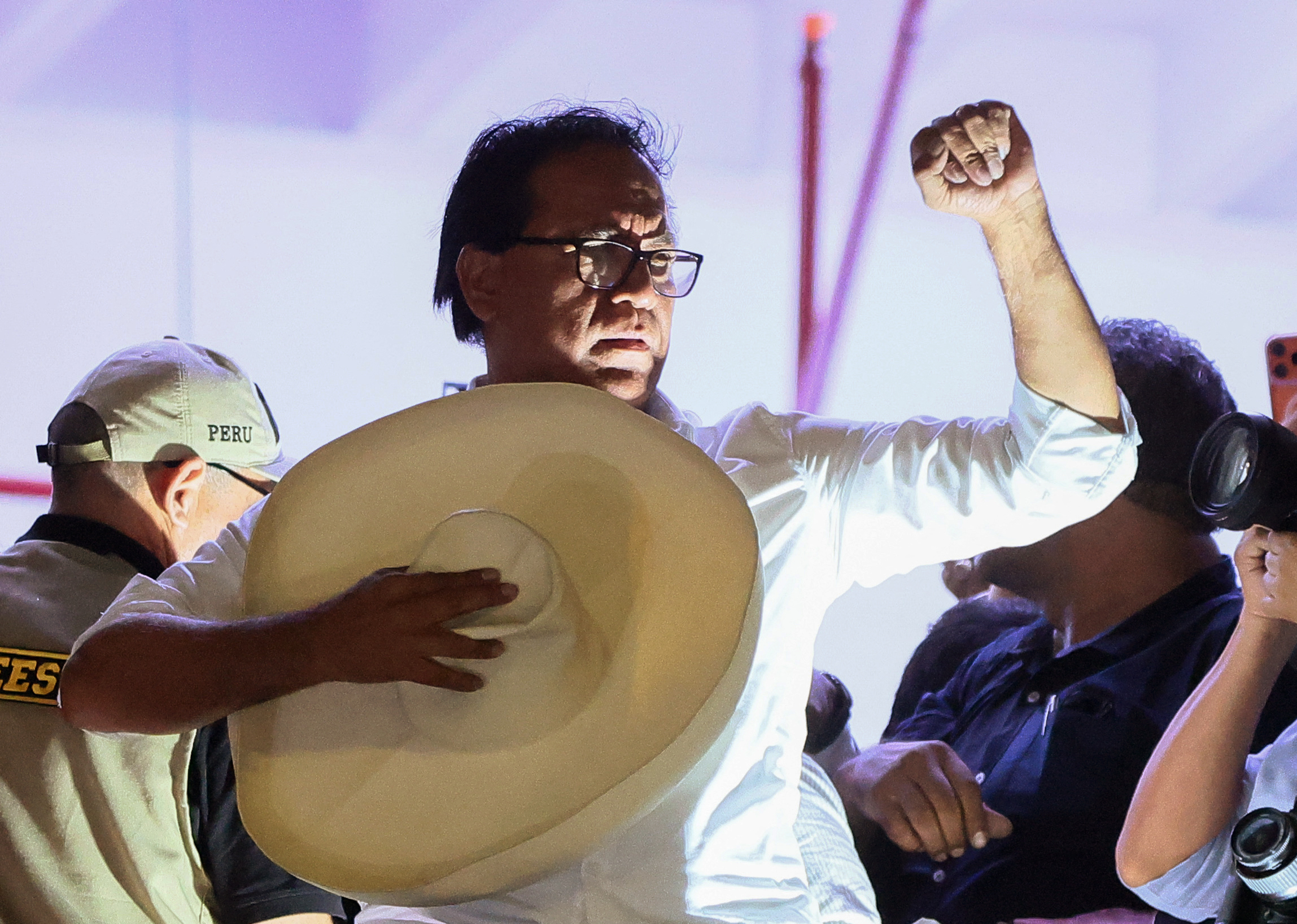 Peru election too close to call as Sánchez denounces corruption and calls for democratic reset
