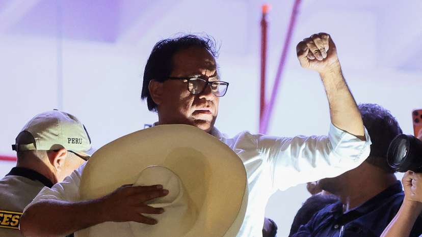 Peru election too close to call as Sánchez denounces corruption and calls for democratic reset