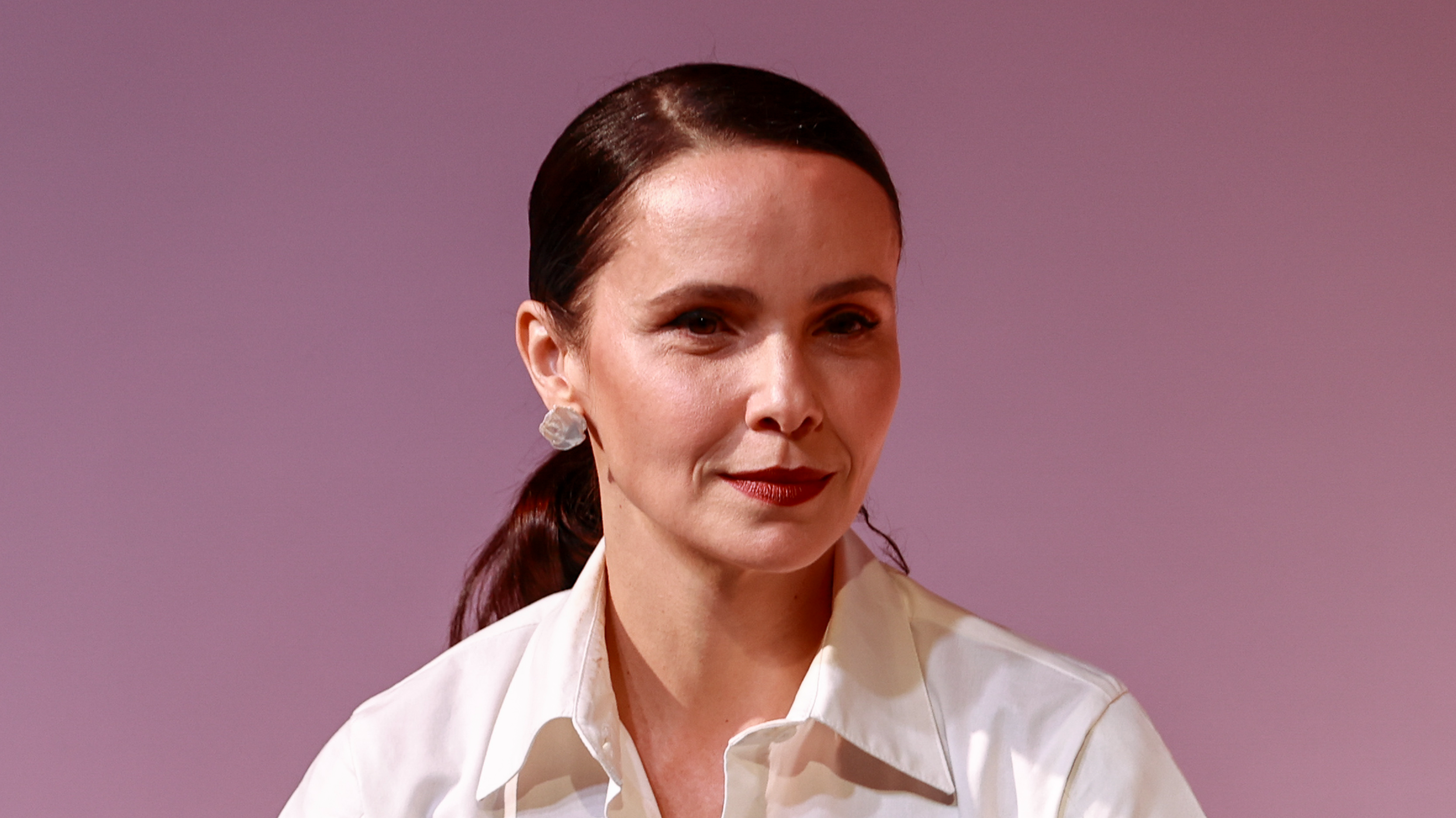 Debora Falabella no palco do Women To Watch 2026.