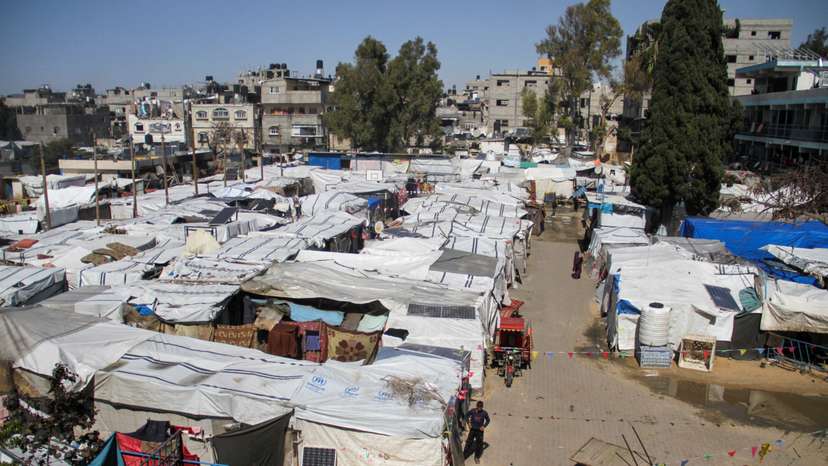 Displaced Palestinians shelter at an UNRWA school in Jabalia refugee camp in the northern Gaza Strip
