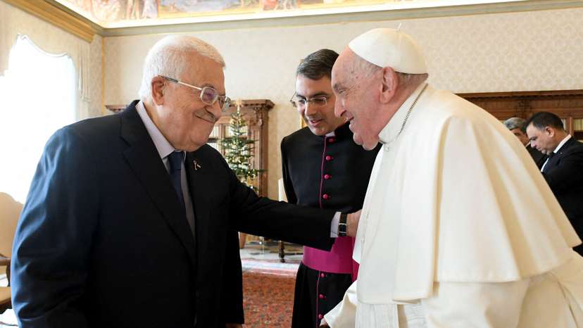 Pope Francis meets Palestinian President Mahmoud Abbas