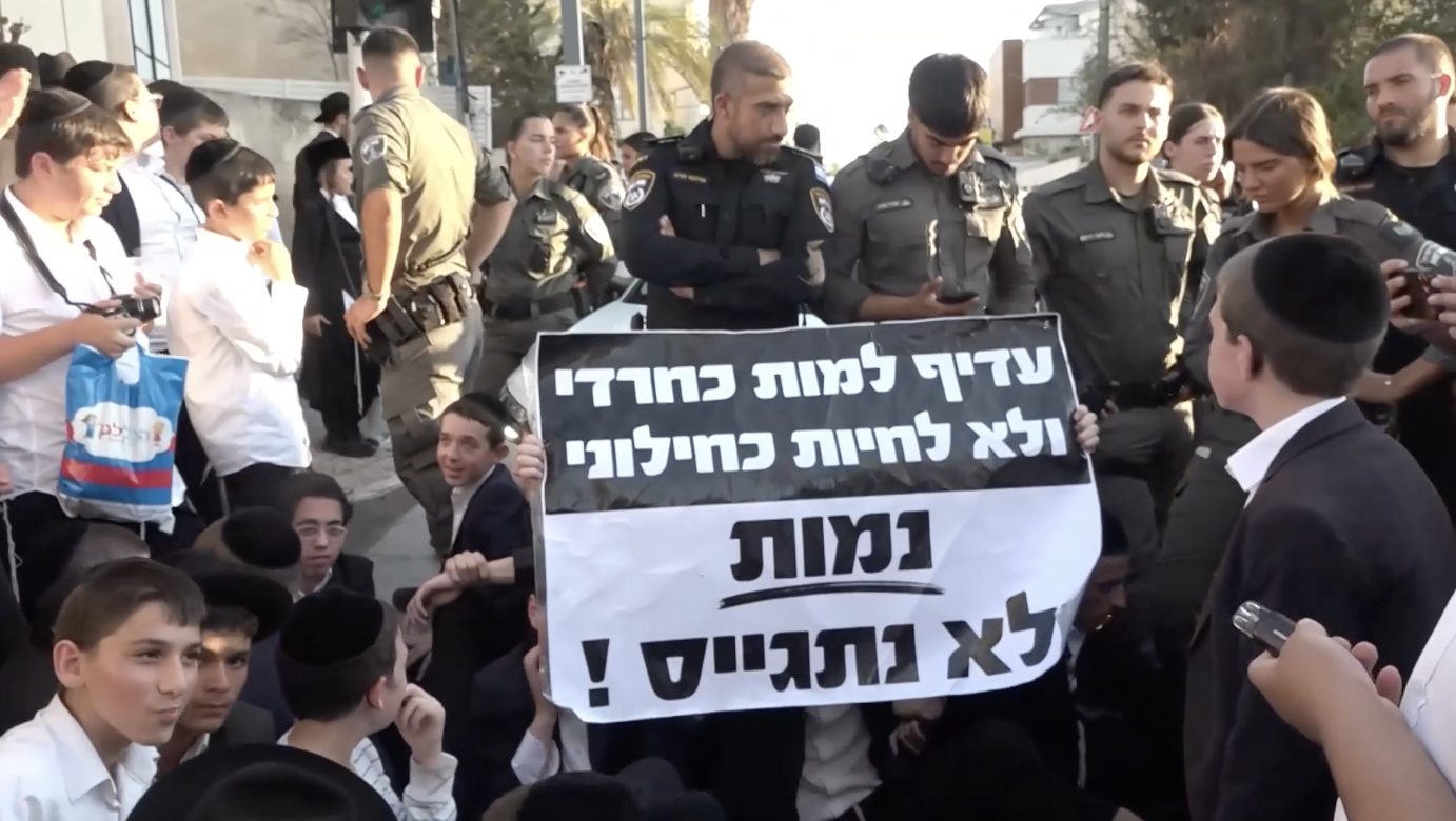 Ultra-Orthodox Jews rally(1)
