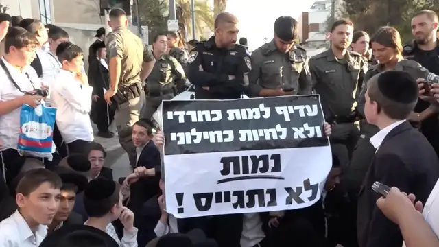 Ultra-Orthodox Jews rally(1)