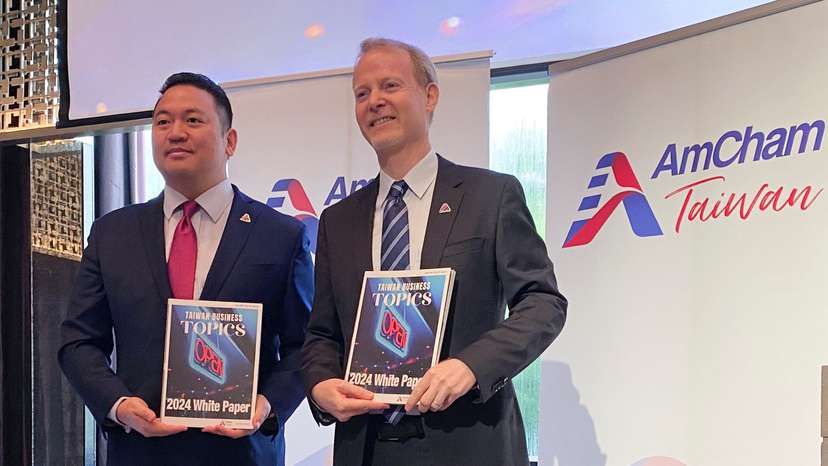 AmCham Taiwan Chairperson Dan Silver and President Patrick P. Lin pose for pictures during a news conference in Taipei