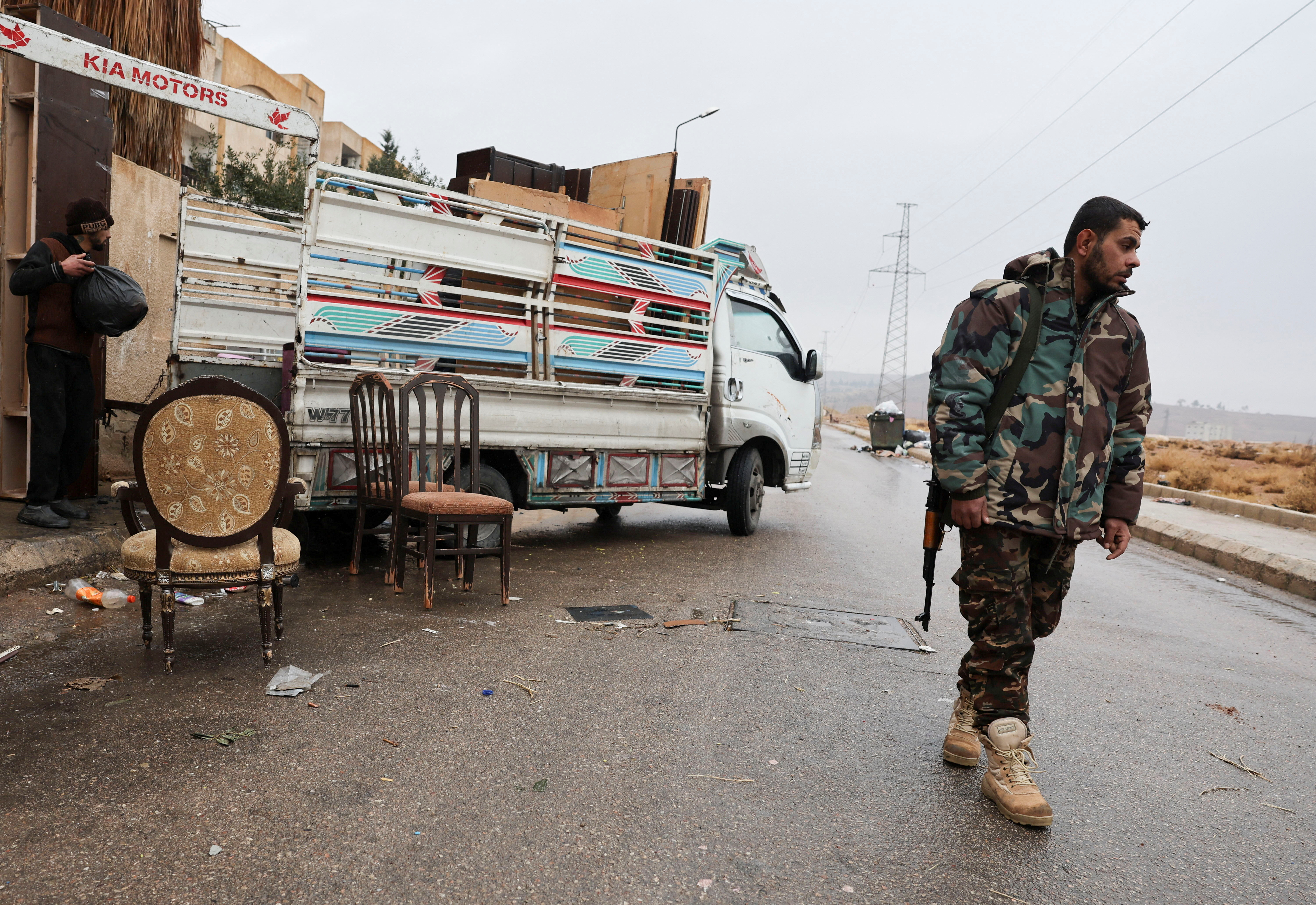 Former Assad regime officers vacate homes for incoming rebel families