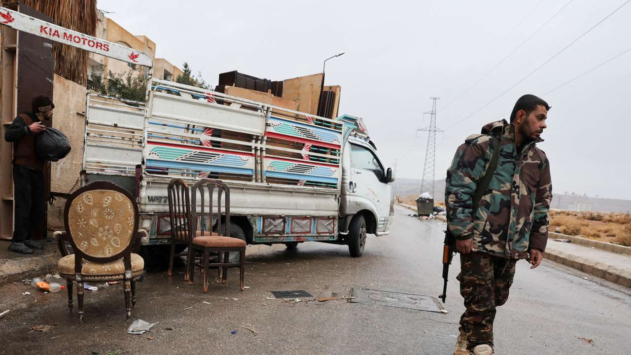 Former Assad regime officers vacate homes for incoming rebel families