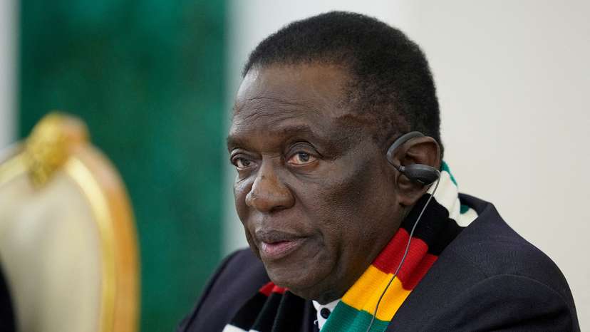 FILE PHOTO: Russia's President Vladimir Putin meets with Zimbabwe's President Emmerson Mnangagwa in Moscow