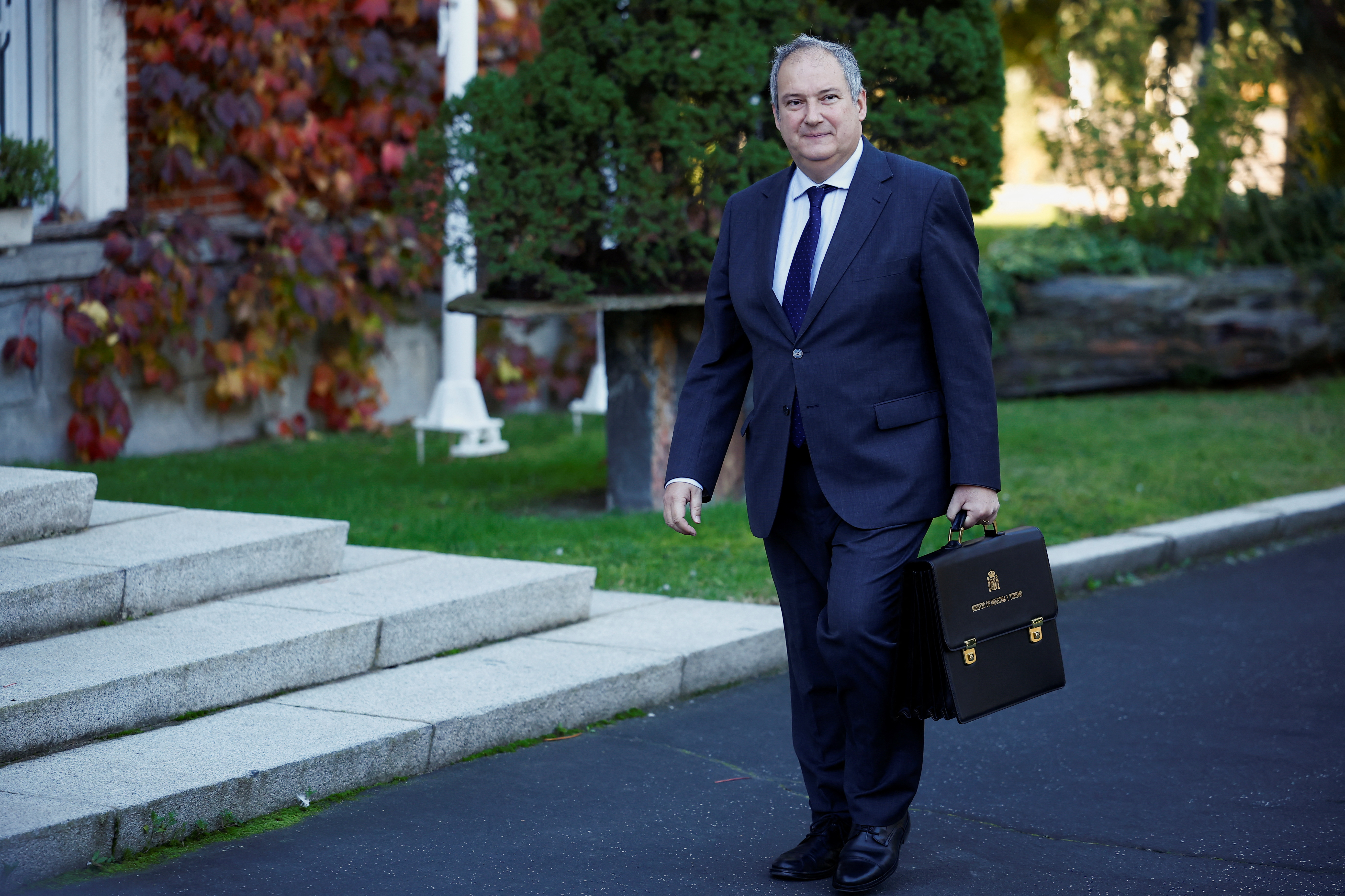 Spain's PM Sanchez chairs first new cabinet meeting