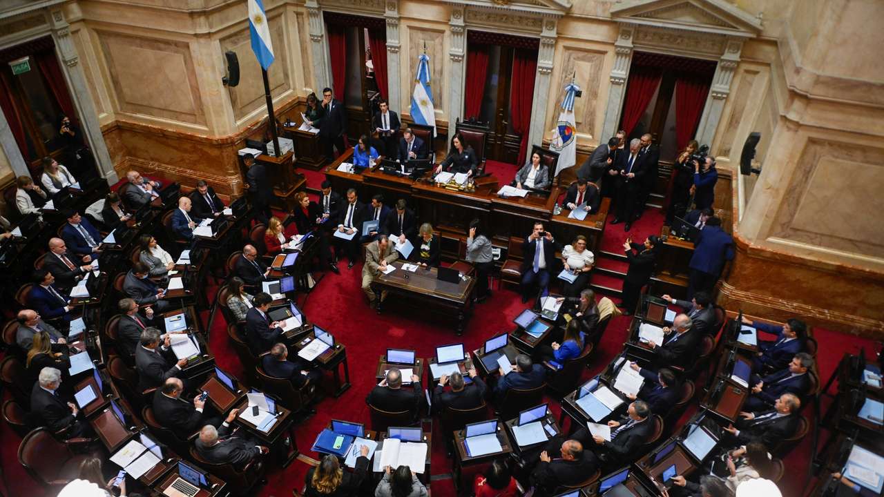Senate debates Milei's "omnibus bill\