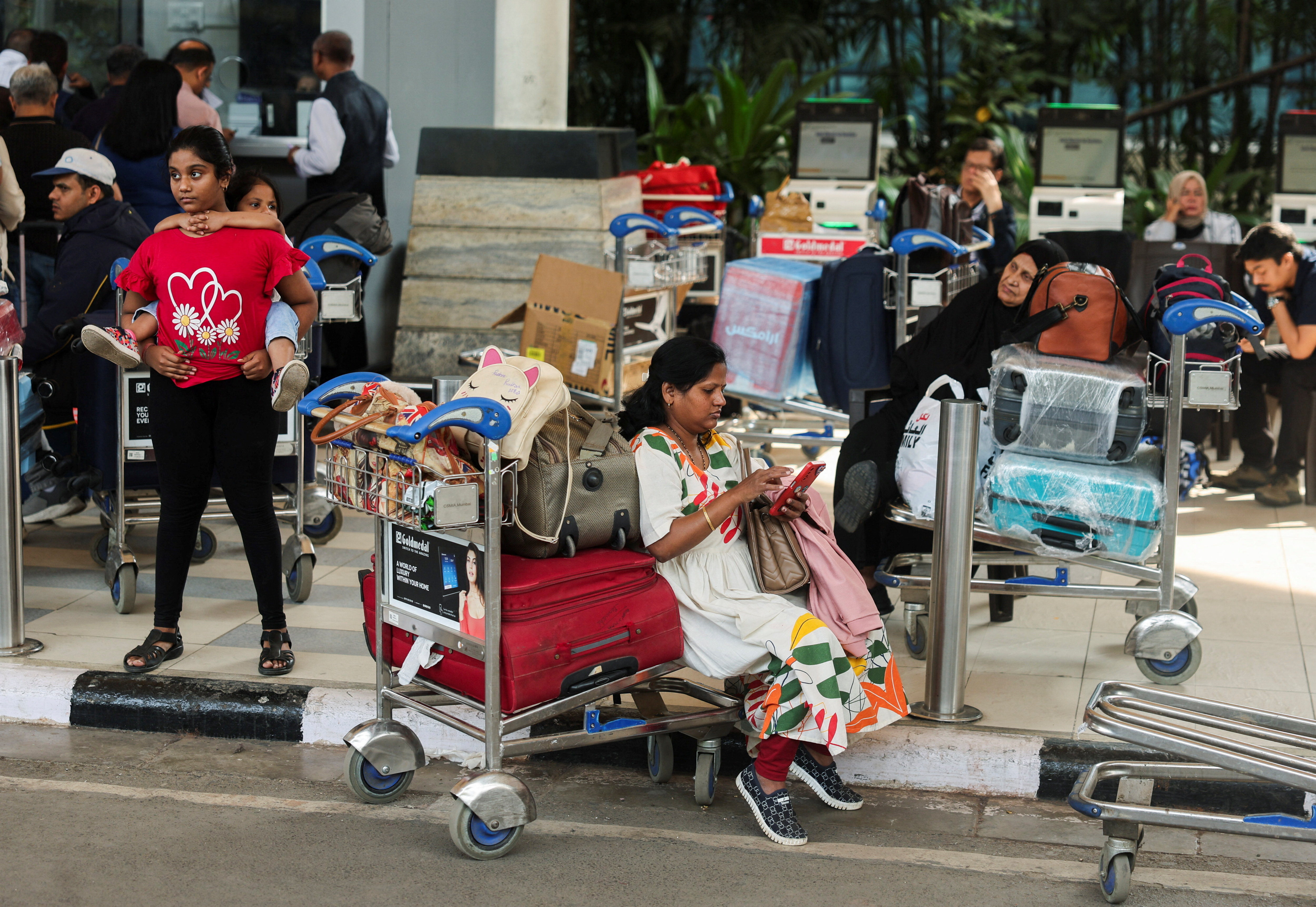 India's biggest airline IndiGo cancels hundreds of flights nationwide