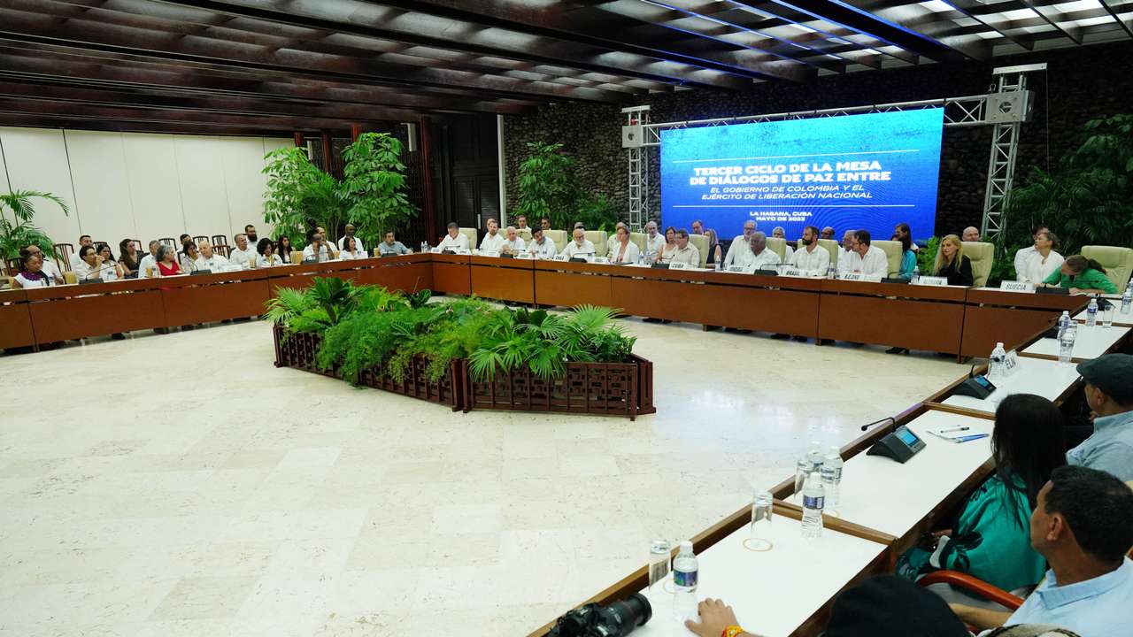 Cuba hosts talks between Colombia's government and ELN rebel group