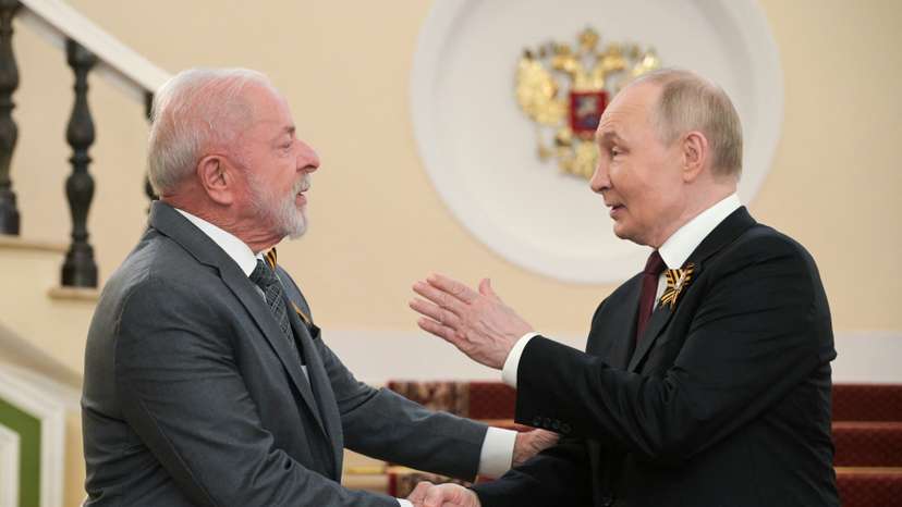 FILE PHOTO: Russian President Putin greets foreign leaders before parade marking WW2 victory anniversary in Moscow