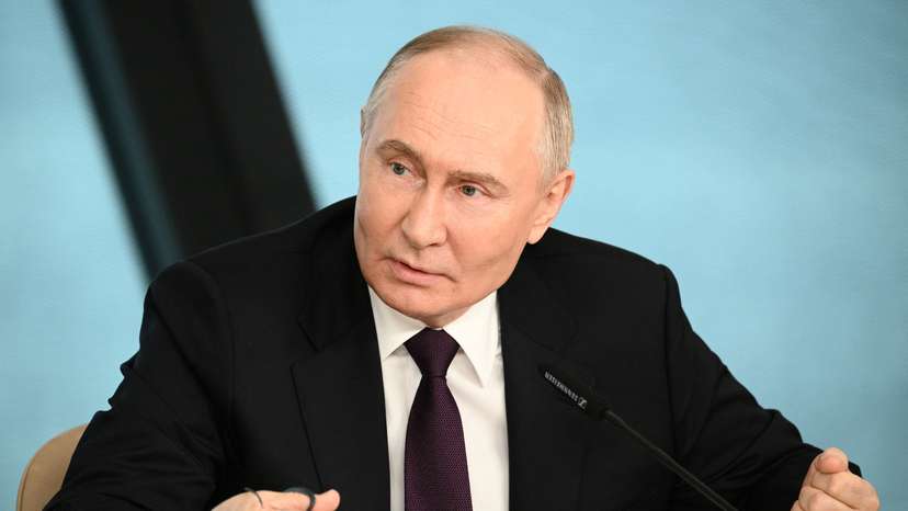 Russian President Putin meets international news agency editors in St Petersburg