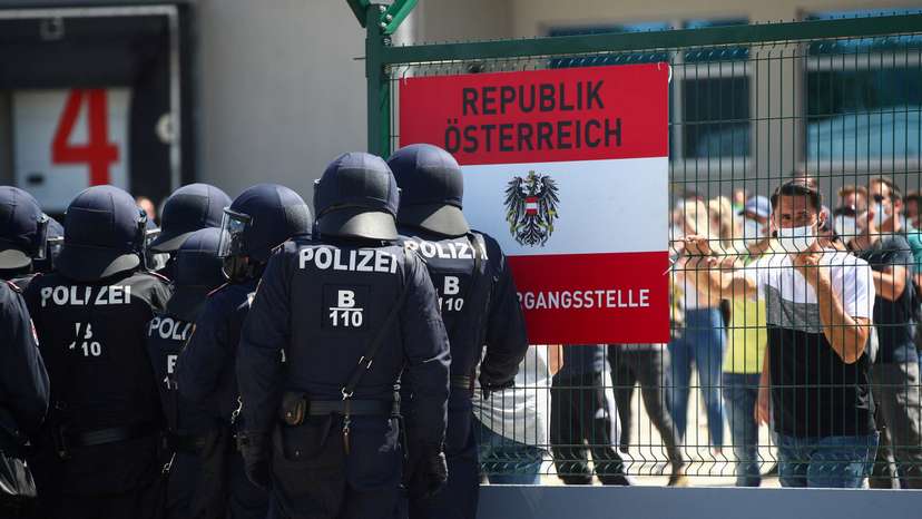 FILE PHOTO: Austrian police officers attend an exercise to prevent migrants from crossing the Austrian border from Hungary in Nickelsdorf
