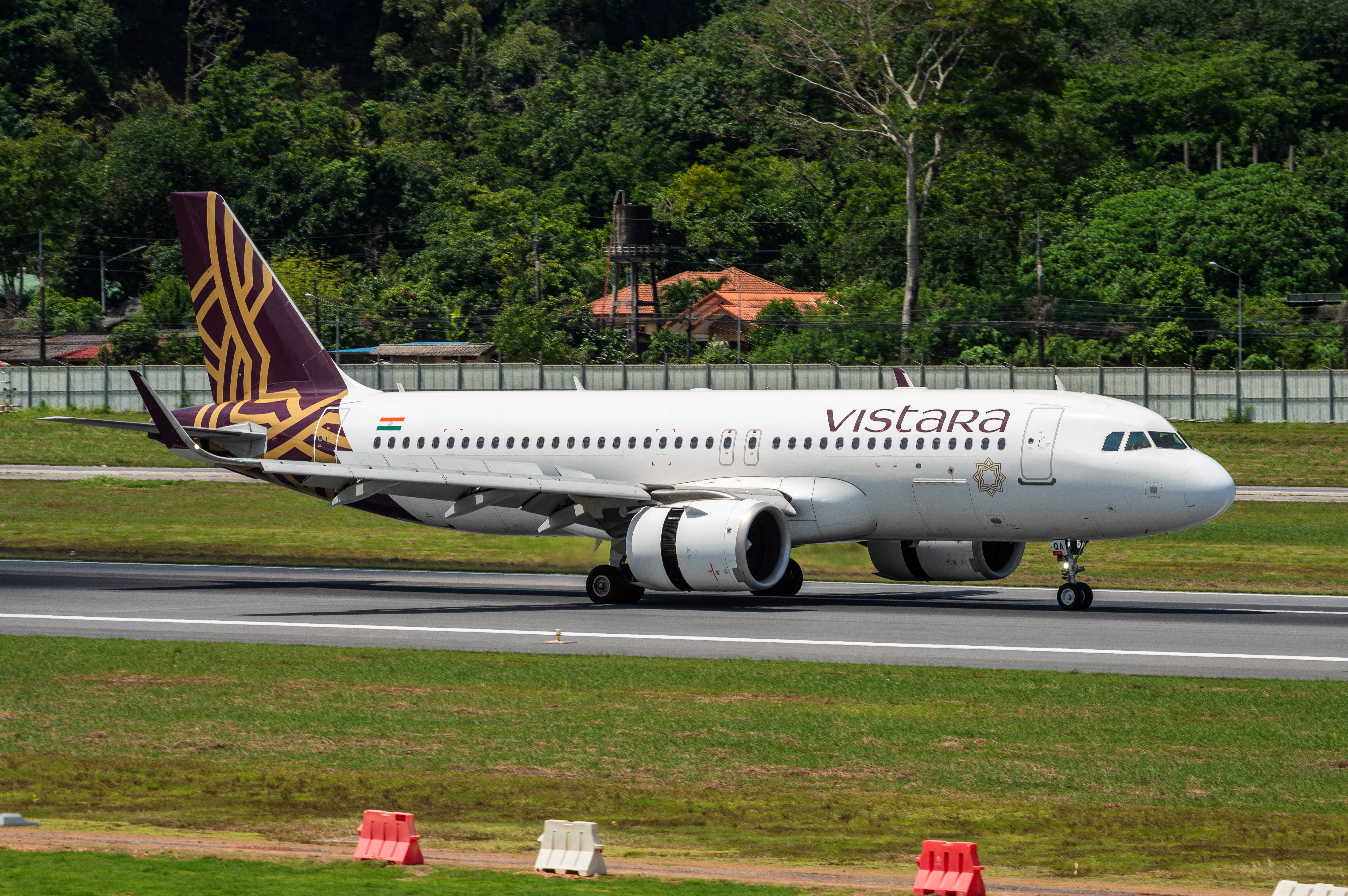 Air India flight AI 379 makes an emergency landing back at Phuket Airport