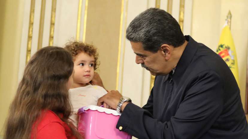 Toddler left behind in U.S. after parents deported arrives in Venezuela