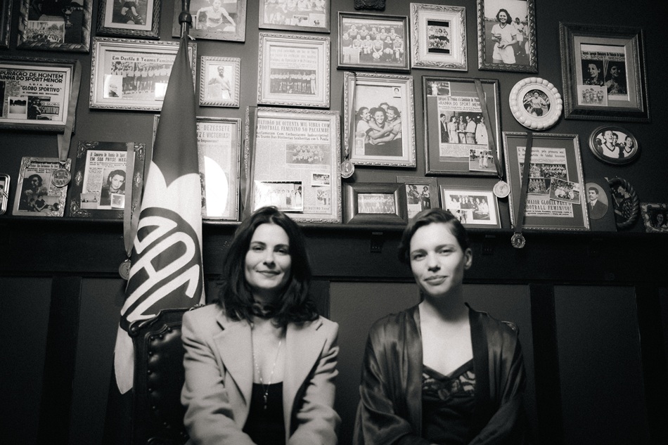 Lili Fialho e Bruna Linzmeyer assinam a direção e o roteiro de "A Casa de Dona Carlota". Bruna também atua no filme.