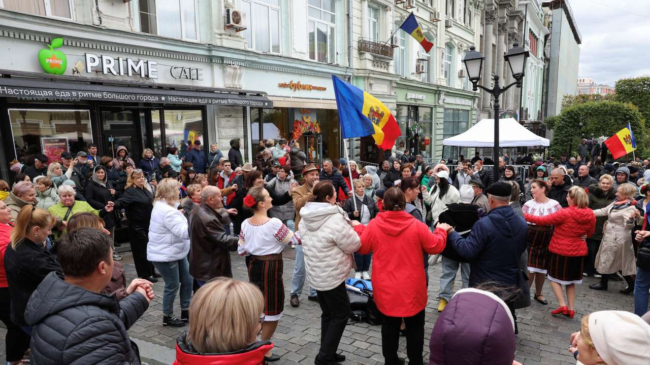 Moldovan citizens queue to vote in the parliamentary elections at the country's embassy in Moscow