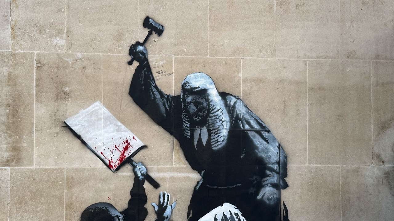 New Banksy Mural on the Royal Courts of Justice