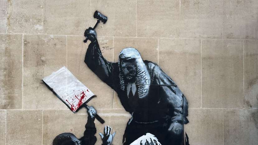 New Banksy Mural on the Royal Courts of Justice
