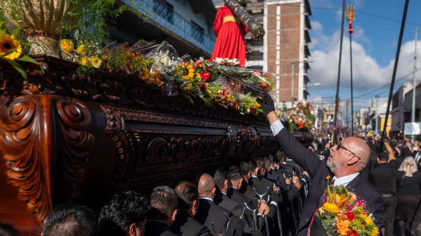 Guatemala marks Holy Week with traditional procession