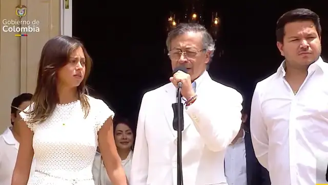 Gustavo Petro leaves the Casa de Nariño