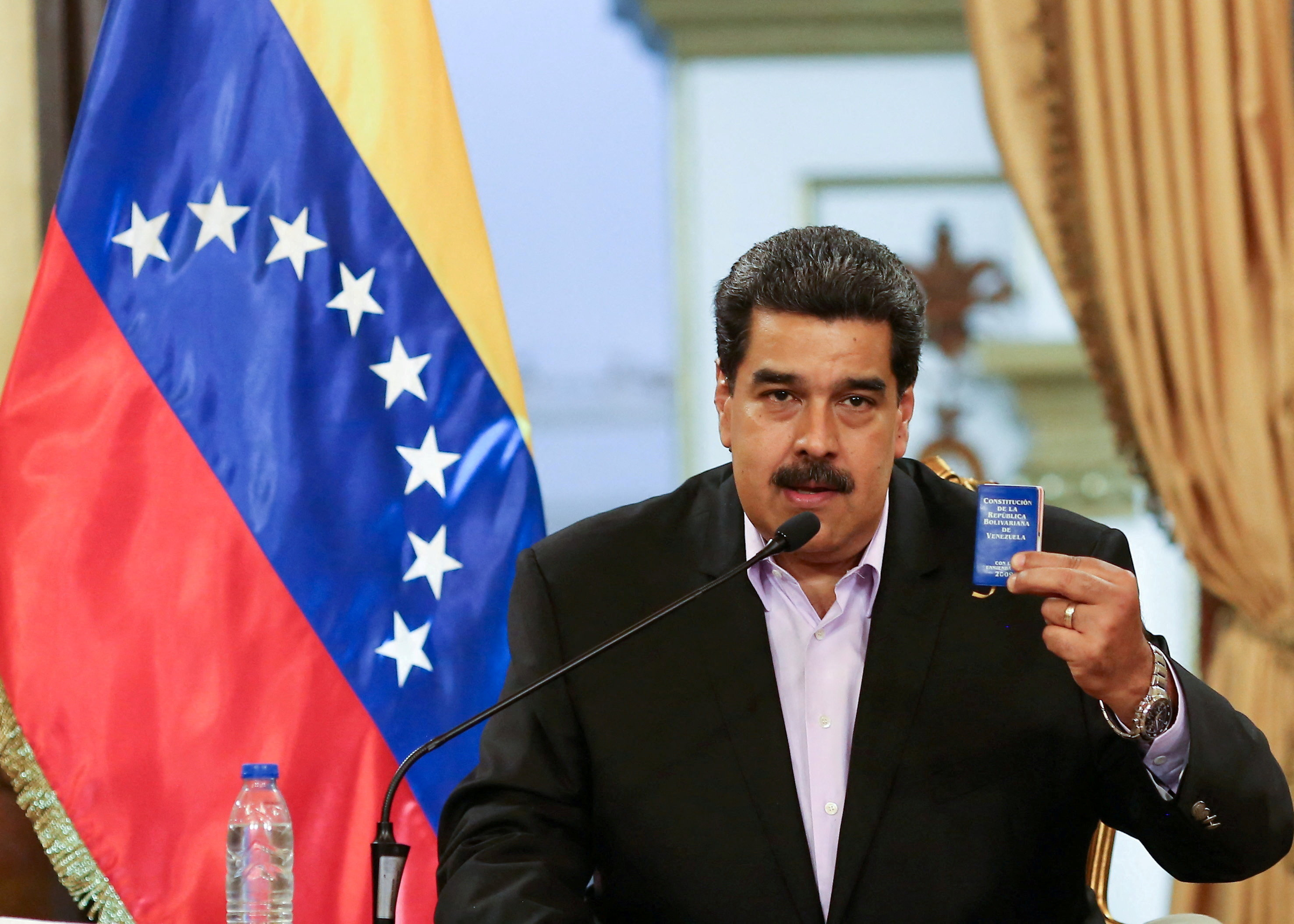 FILE PHOTO: Venezuela's President Nicolas Maduro speaks during a meeting with members of the Venezuelan diplomatic corp after their arrival from the United States, at the Miraflores Palace in Caracas