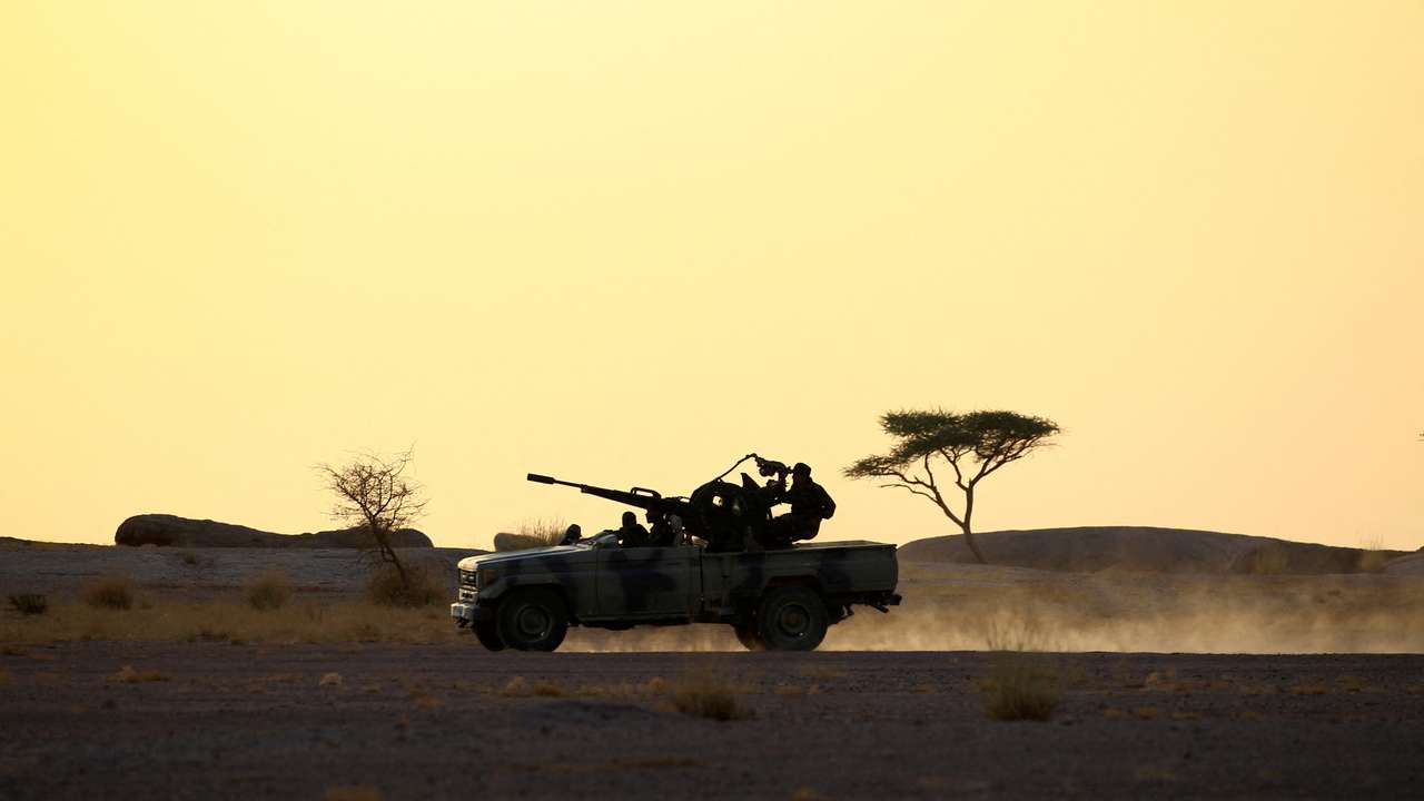FILE PHOTO: The Wider Image: Desert standoff fuels tensions