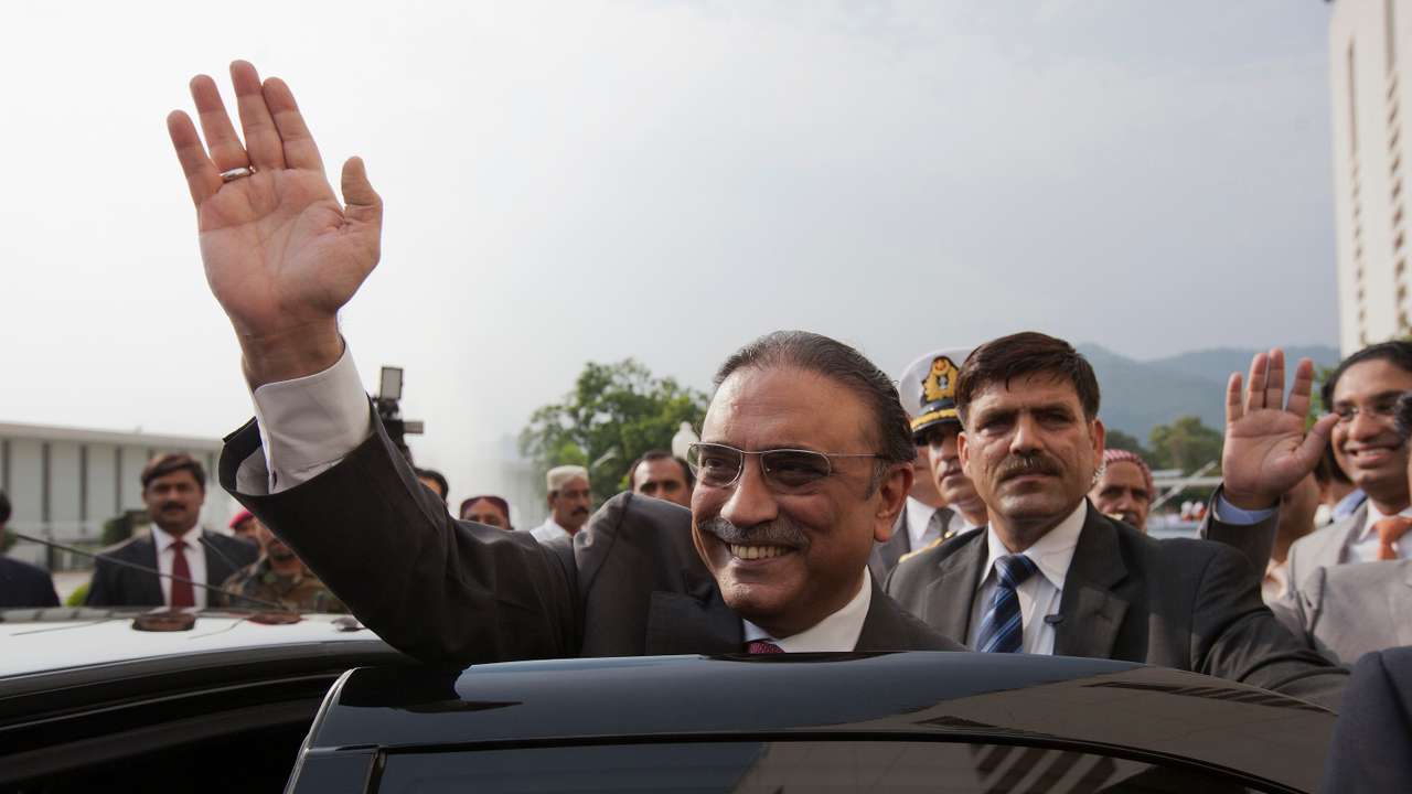 FILE PHOTO: Pakistan's outgoing President Zardari waves as he leaves after a farewell ceremony at the President House in Islamabad