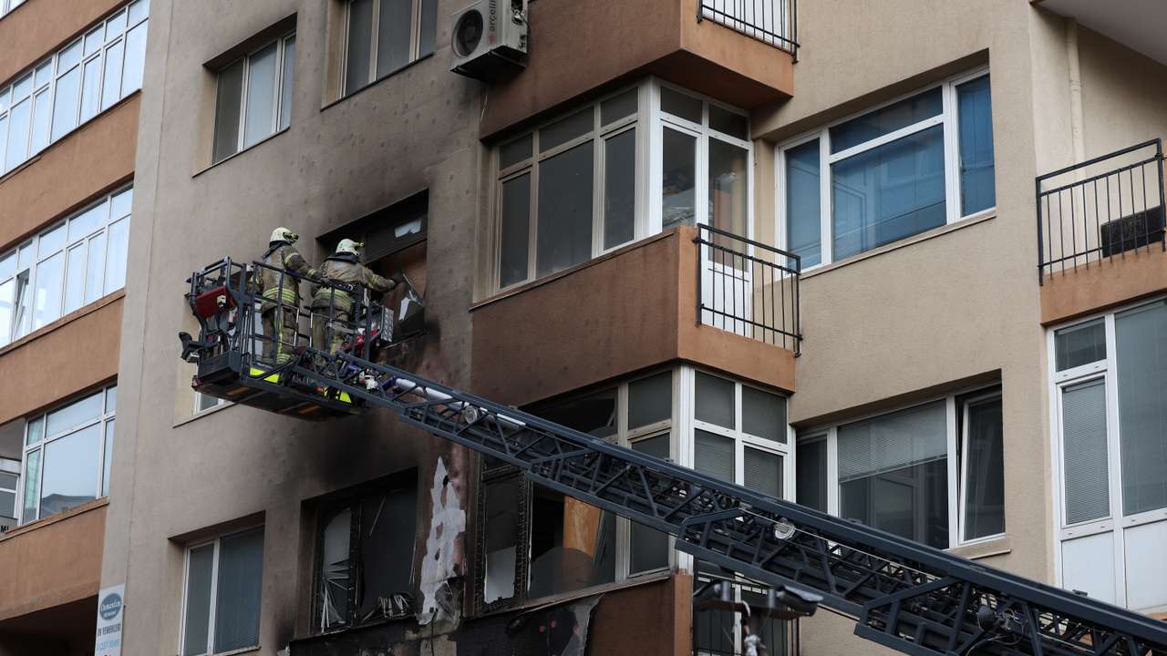 Daytime fire at nightclub, in Istanbul