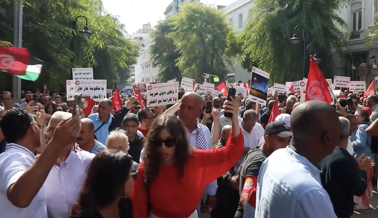 Thousands March in Tunis