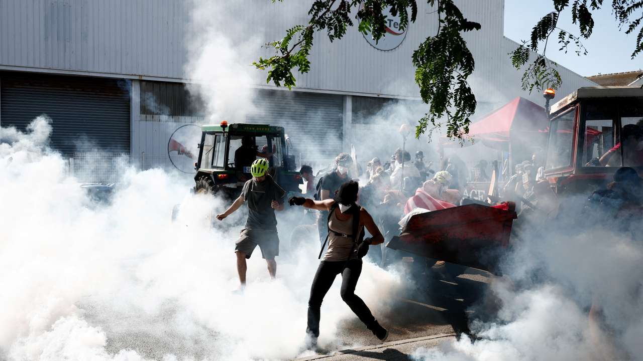 Protest against agricultural reservoirs in La Rochelle western France