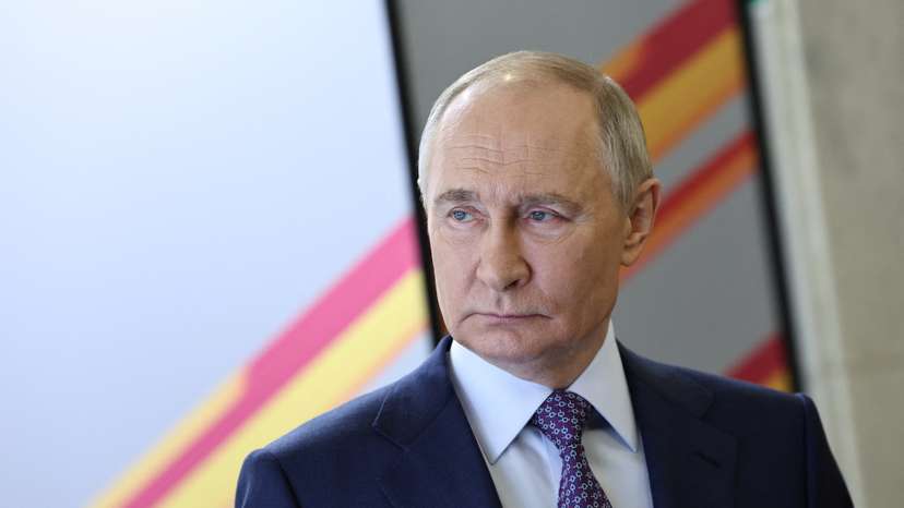 Russian President Putin visits Great Patriotic War museum in Moscow