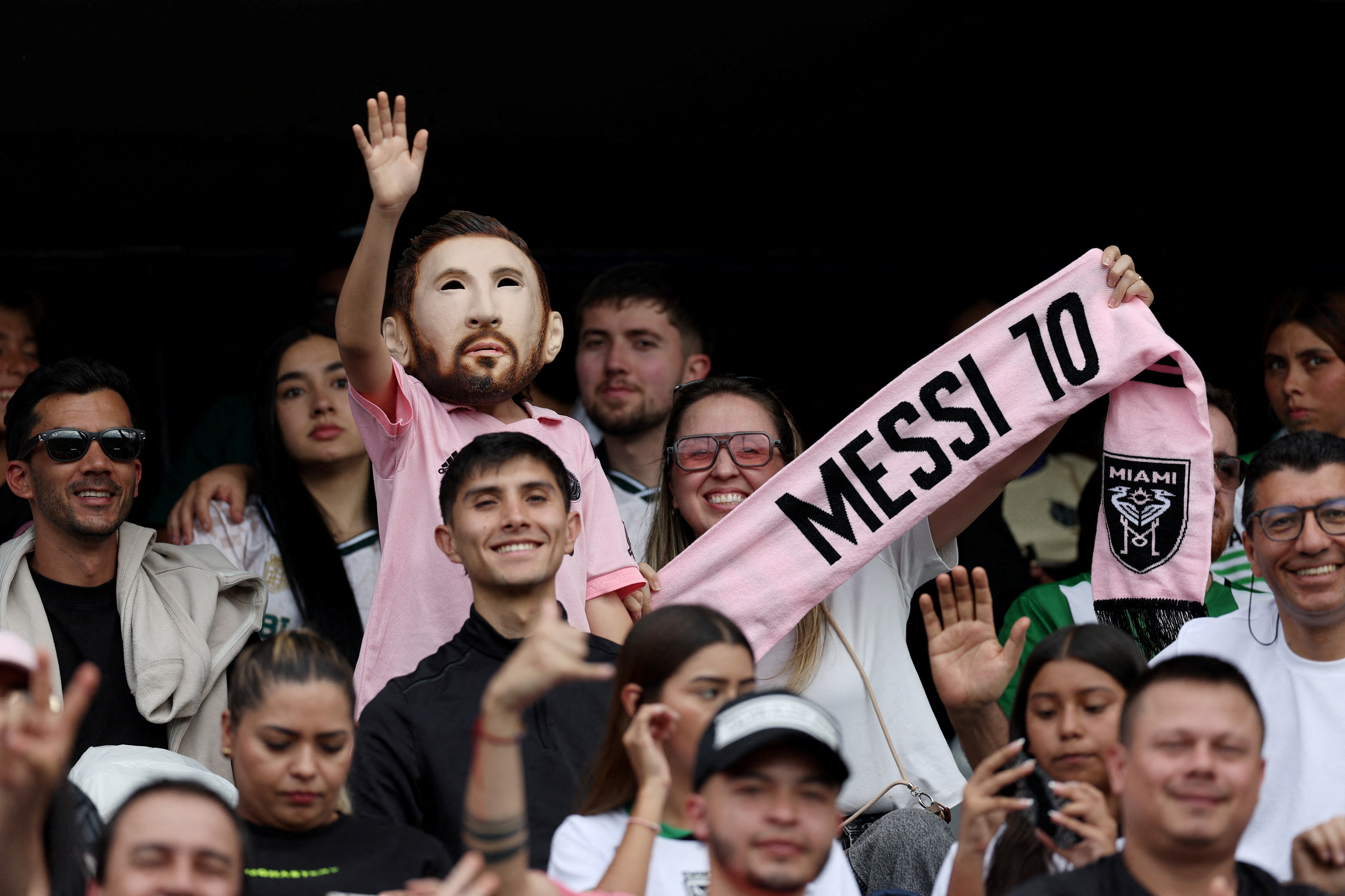 Soccer Football - Club Friendly - Atletico Nacional v Inter Miami - Estadio Atanasio Girardot, Medellin, Colombia - January 31, 2026 Inter Miami fan wears a Lionel Messi mask inside the stadium before the match REUTERS/Luisa Gonzalez     TPX IMAGES OF THE DAY