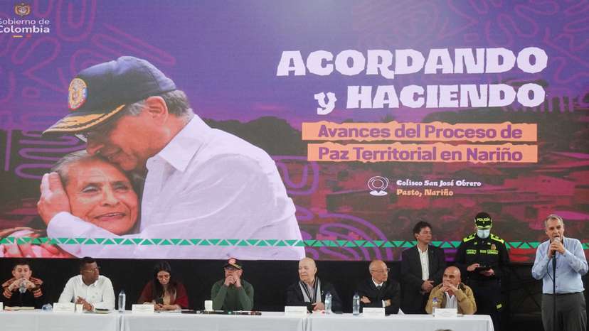 Colombian rebel group hands over war material, signs agreements with government