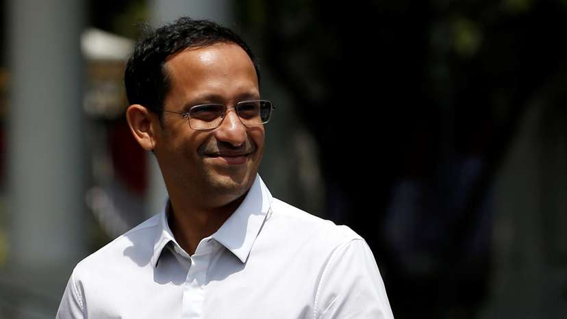 Nadiem Makarim, founder of the Indonesian ride-hailing and online payment firm Gojek waves to journalists as he arrives at the Presidential Palace in Jakarta