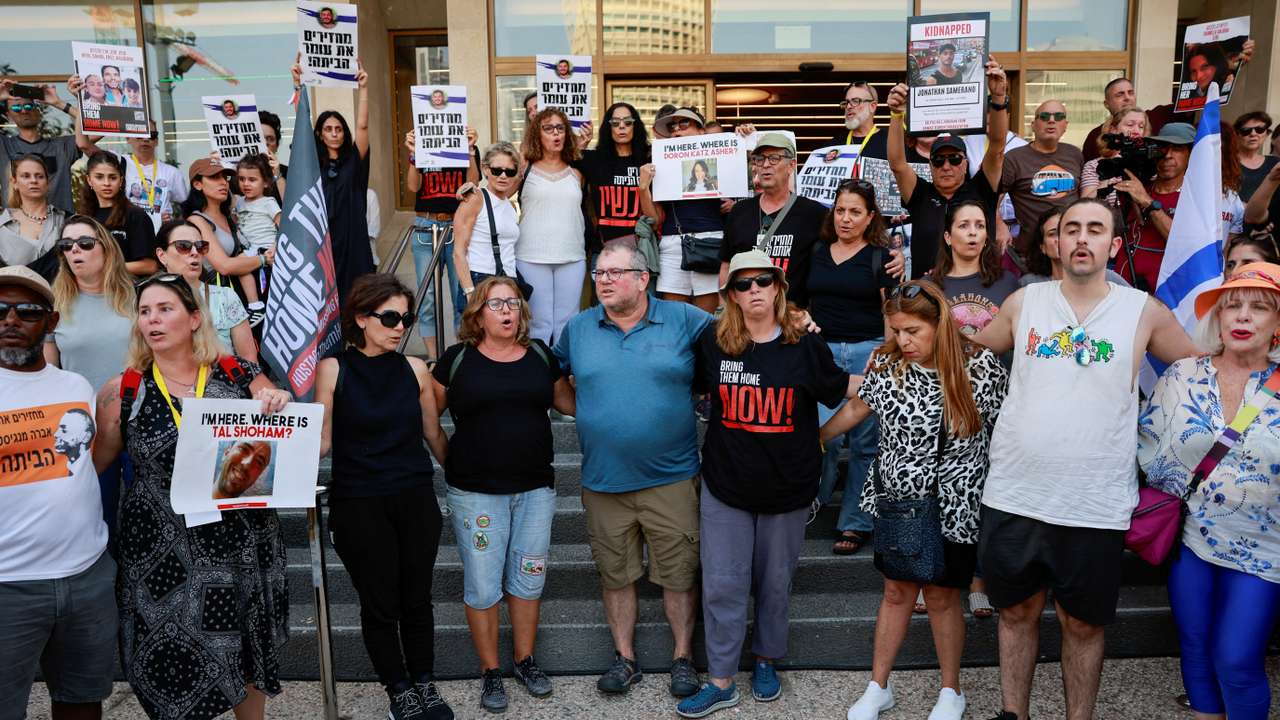 Families and supporters of hostages call for a dialogue with Israeli PM Netanyahu and Defence Minister Gallant, in Tel Aviv
