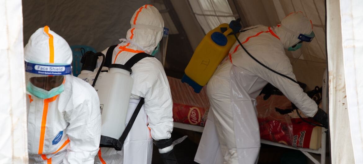 ebola-equipe-higienistas