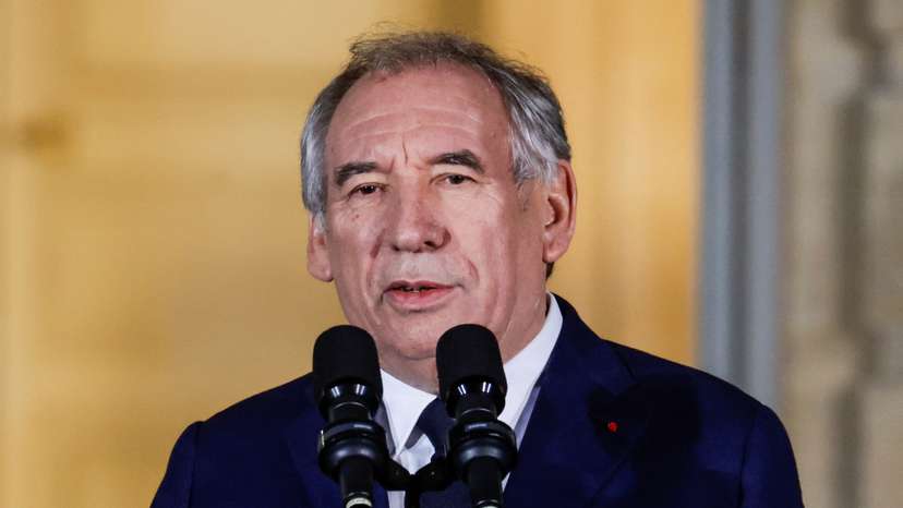 Handover ceremony at the Hotel Matignon in Paris