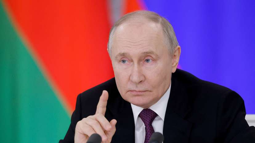 Russia's President Putin and Belarus' President Lukashenko meet in Moscow