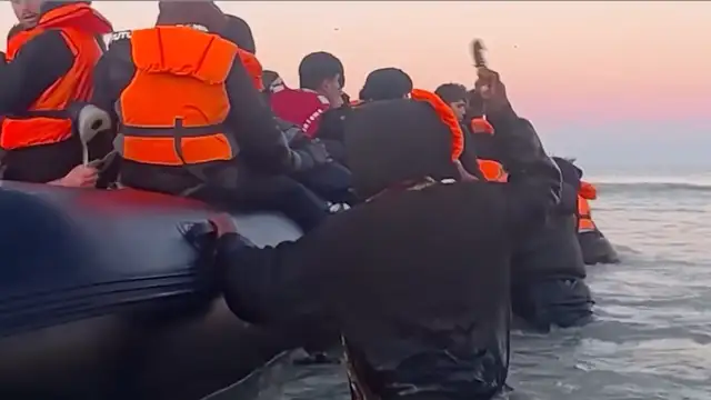 migrant threatens passenger