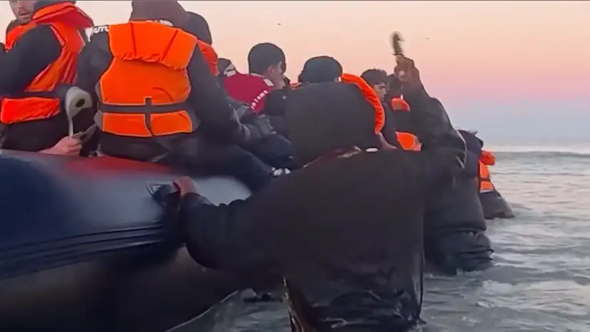 migrant threatens passenger