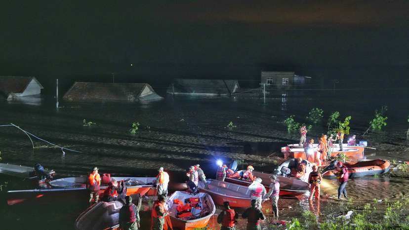 Flooding after dam breach at Dongting lake