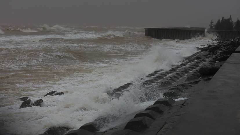 Typhoon Kalmaegi rebuilds strength as it heads to Vietnam
