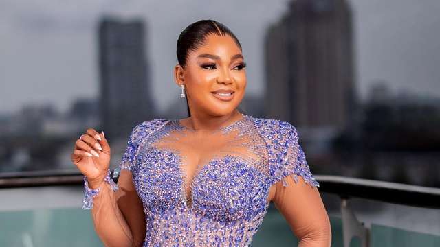 Bright like a  Pick a slide  Mine is slide 6Styled by @styl.addiction Mua @bibyonce Photo @bigdealoflagos Fabric @fabrics_saleng Hair @hairbycedar Hair styled by @hairbyposhclass (1)